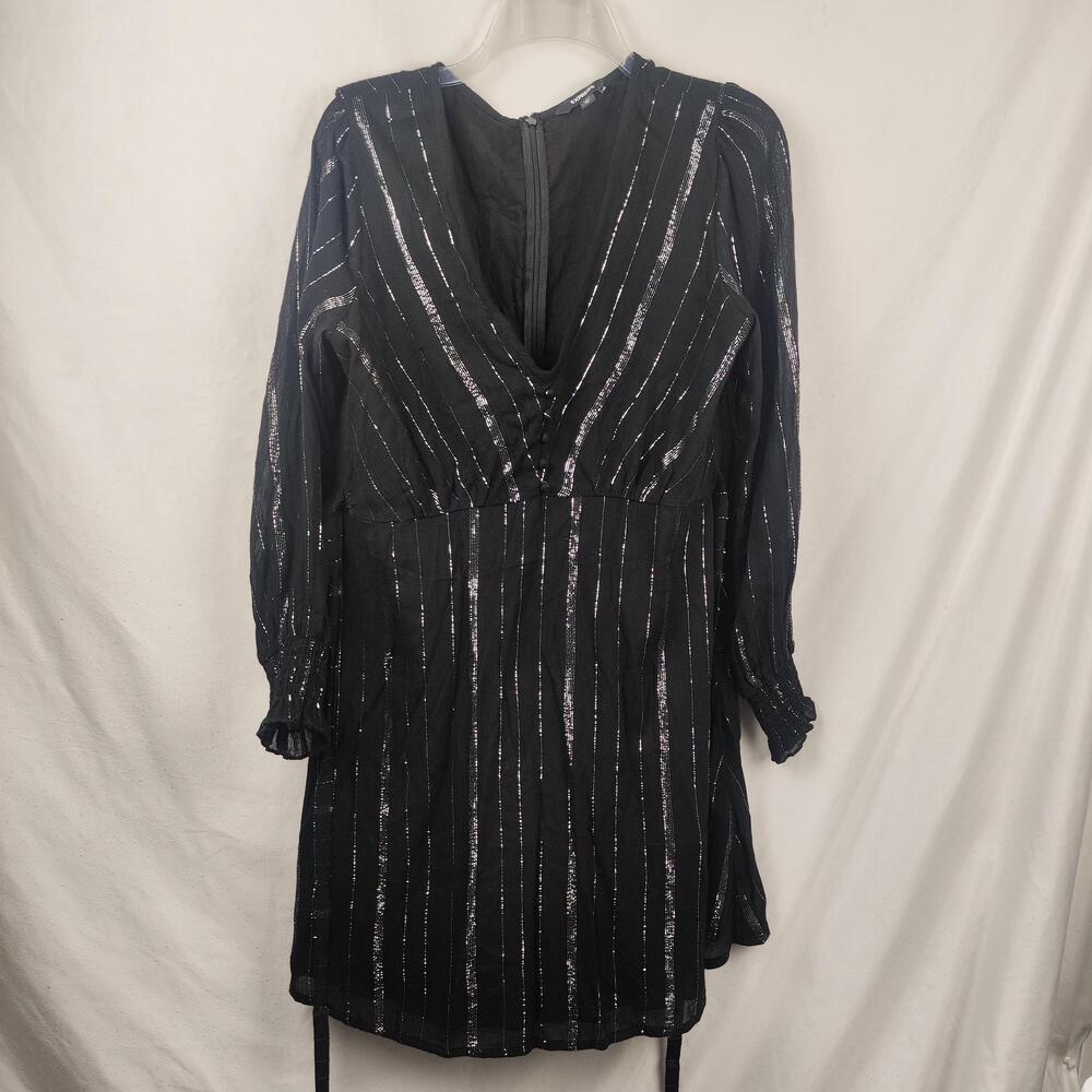 Express Dress Womens Medium Black Metallic Stripe V Neck Long Sleeve Shift Party